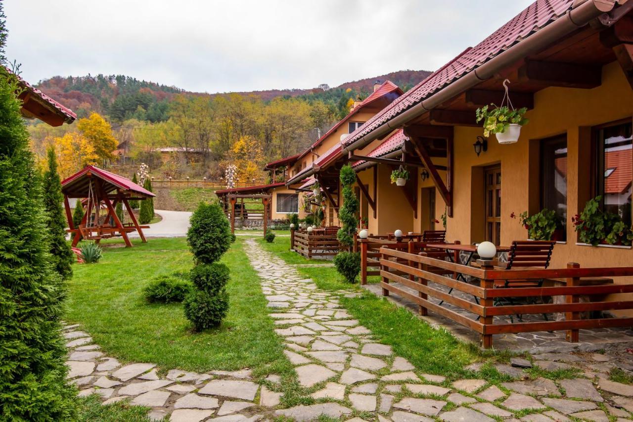 Patakmenti Panzió Spa Corund  Exterior foto